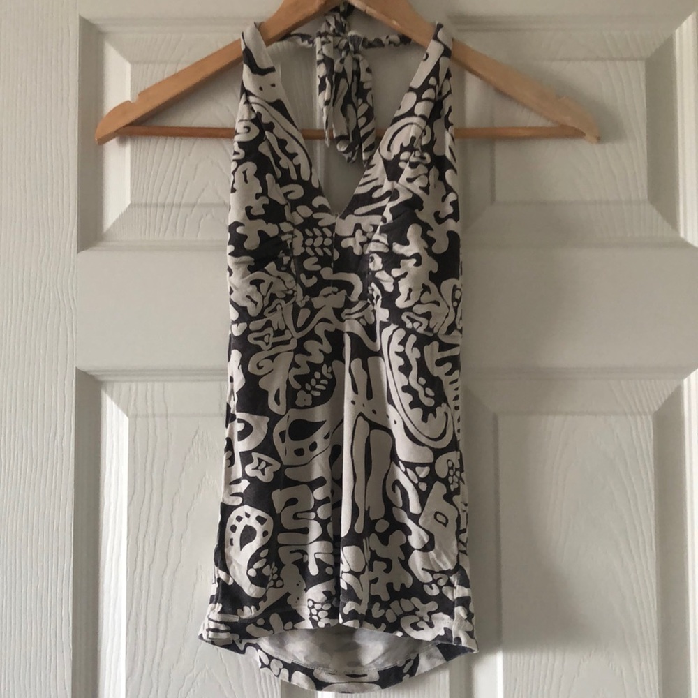3 for $10 ❤️ Patterned v neck halter top